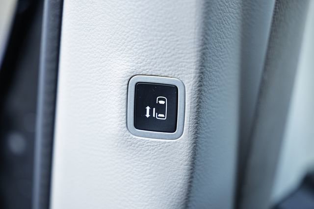 Used 2022 Chrysler Voyager LX image 24