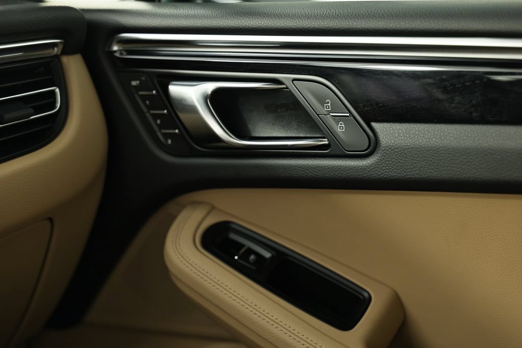 Certified 2026 Porsche Macan AWD/4WD image 43