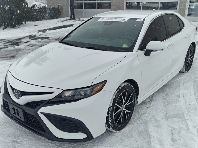 Used 2024 Toyota Camry SE image 9