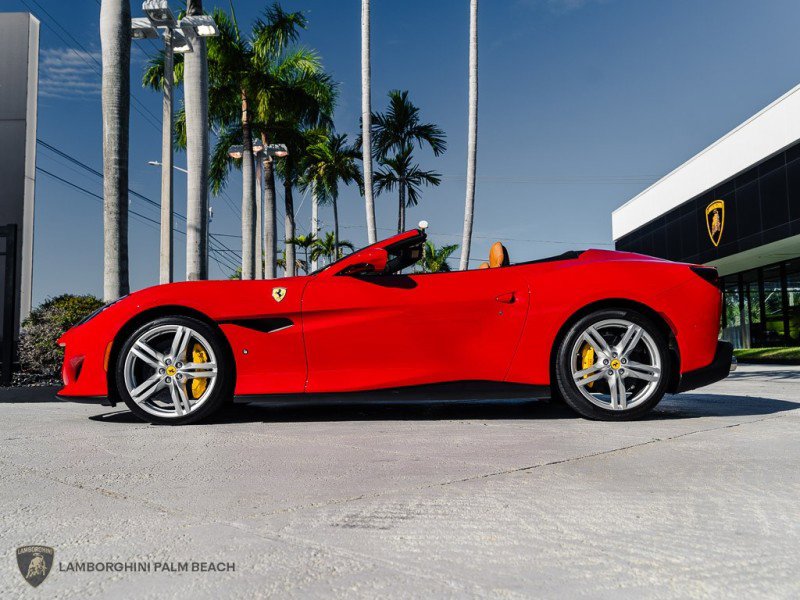 Used 2019 Ferrari Portofino image 3