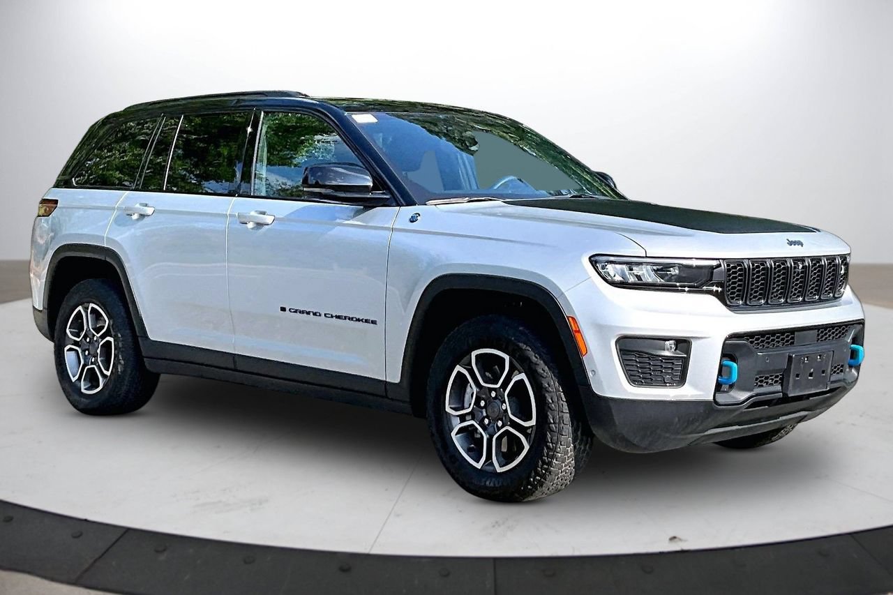 Used 2023 Jeep Grand Cherokee Trailhawk w/ Advanced Protech Group II AWD/4WD image 2