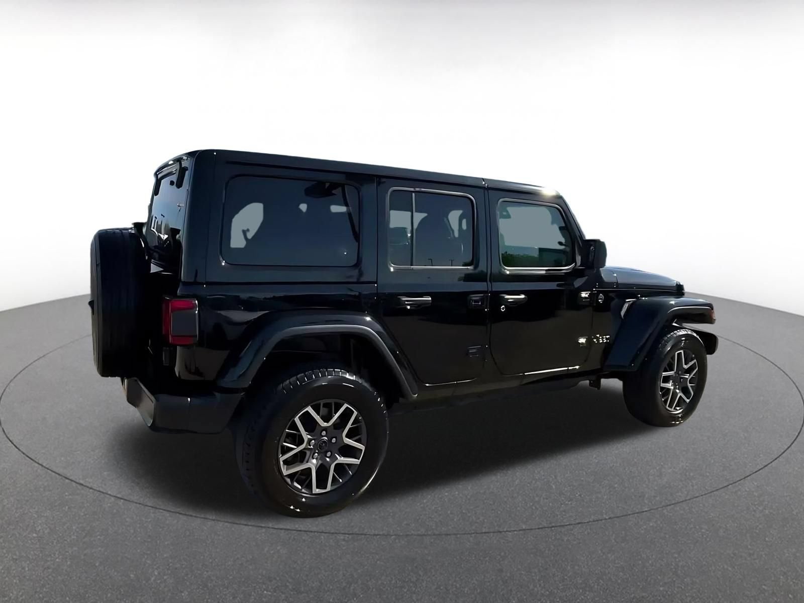 Used 2025 Jeep Wrangler Unlimited Sahara AWD/4WD image 12