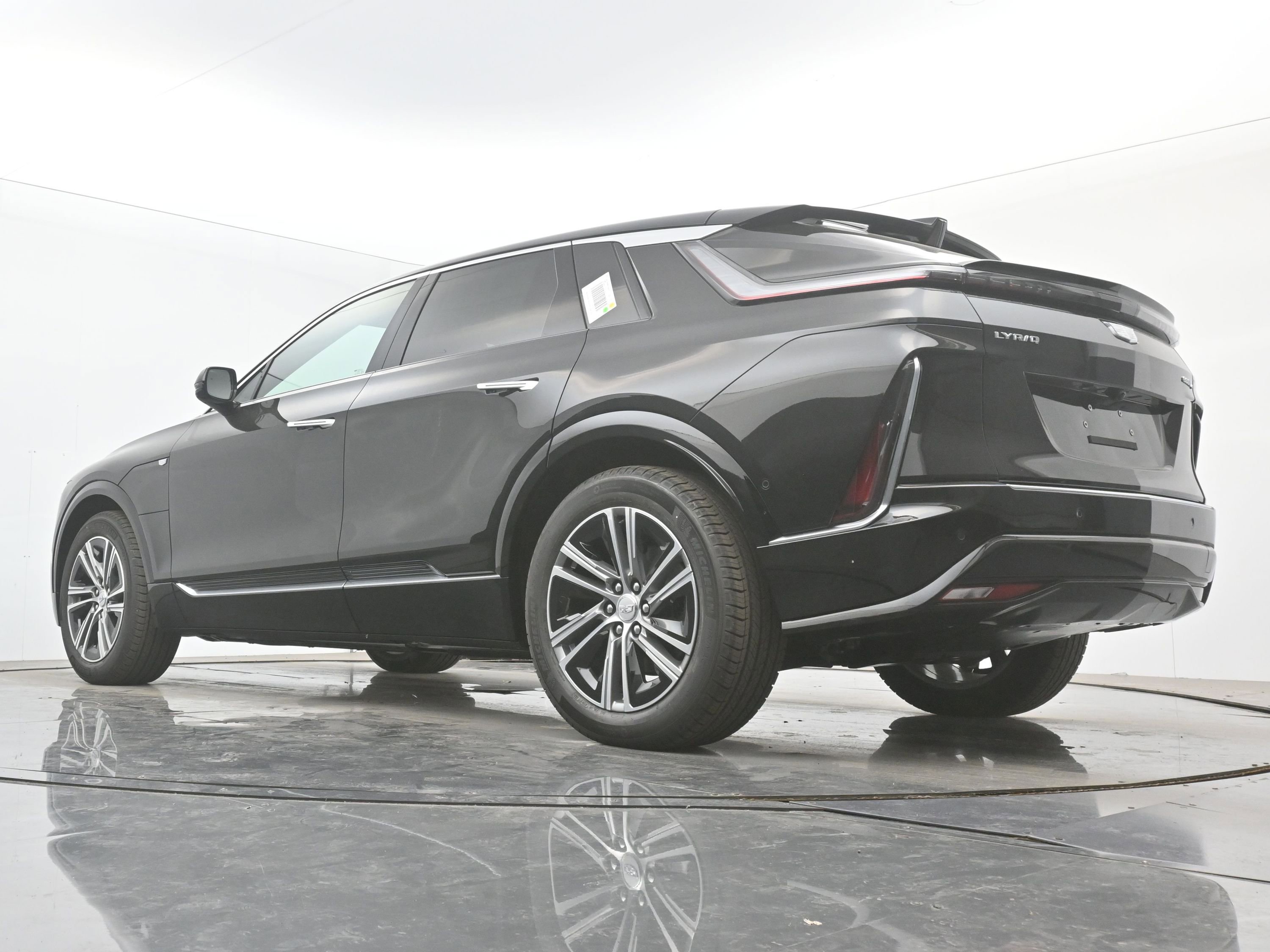 New 2026 Cadillac Lyriq Luxury AWD/4WD image 17