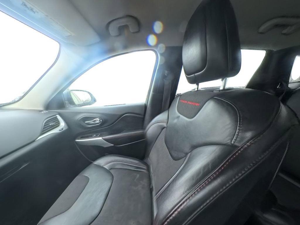 Used 2017 Jeep Cherokee Trailhawk image 24