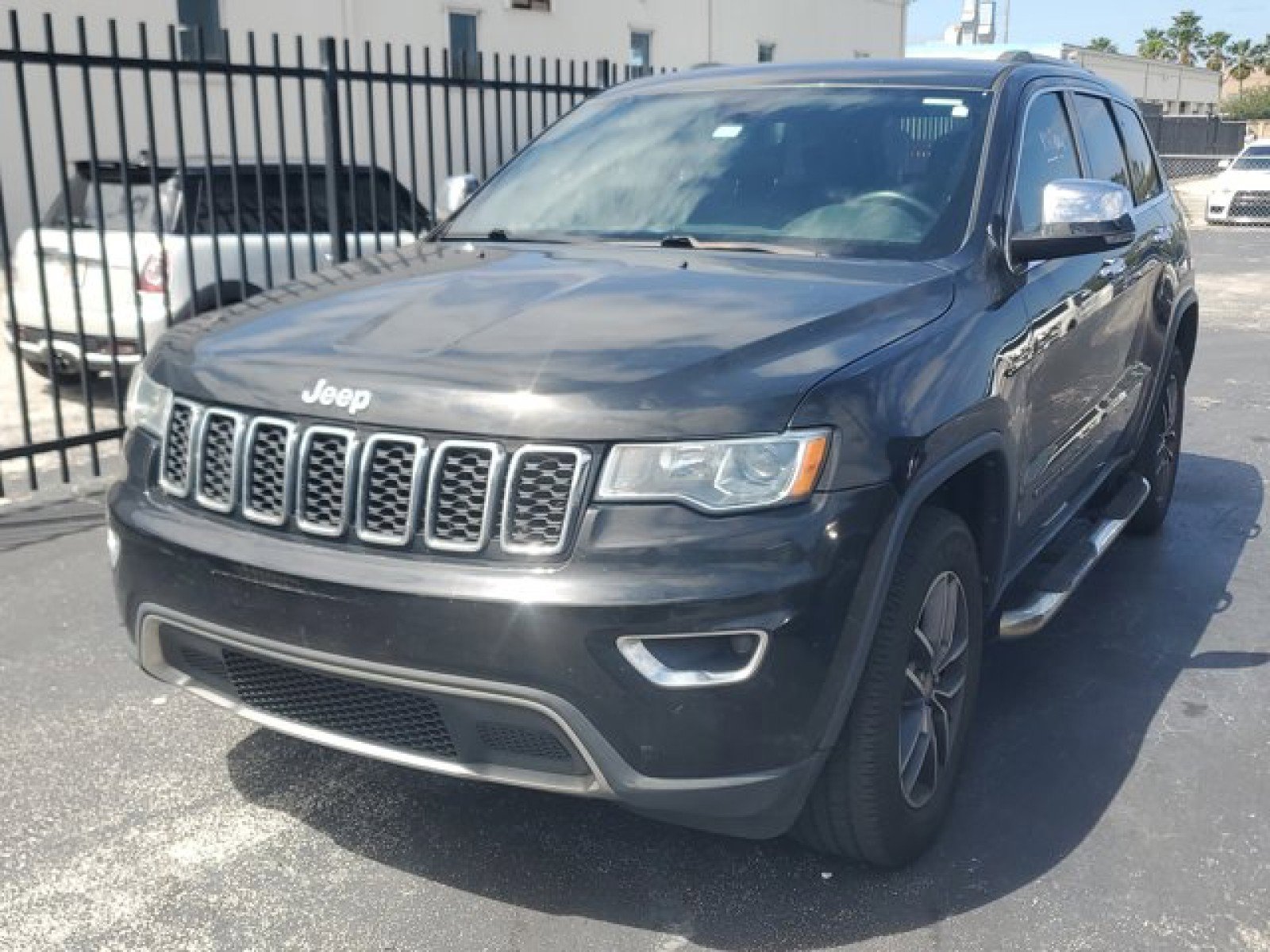 Used 2018 Jeep Grand Cherokee Limited w/ Trailer Tow Group IV RWD image 3