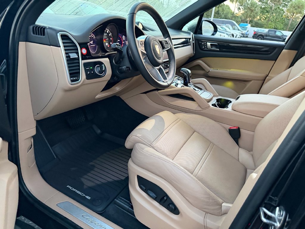 Used 2023 Porsche Cayenne Platinum Edition AWD/4WD image 11