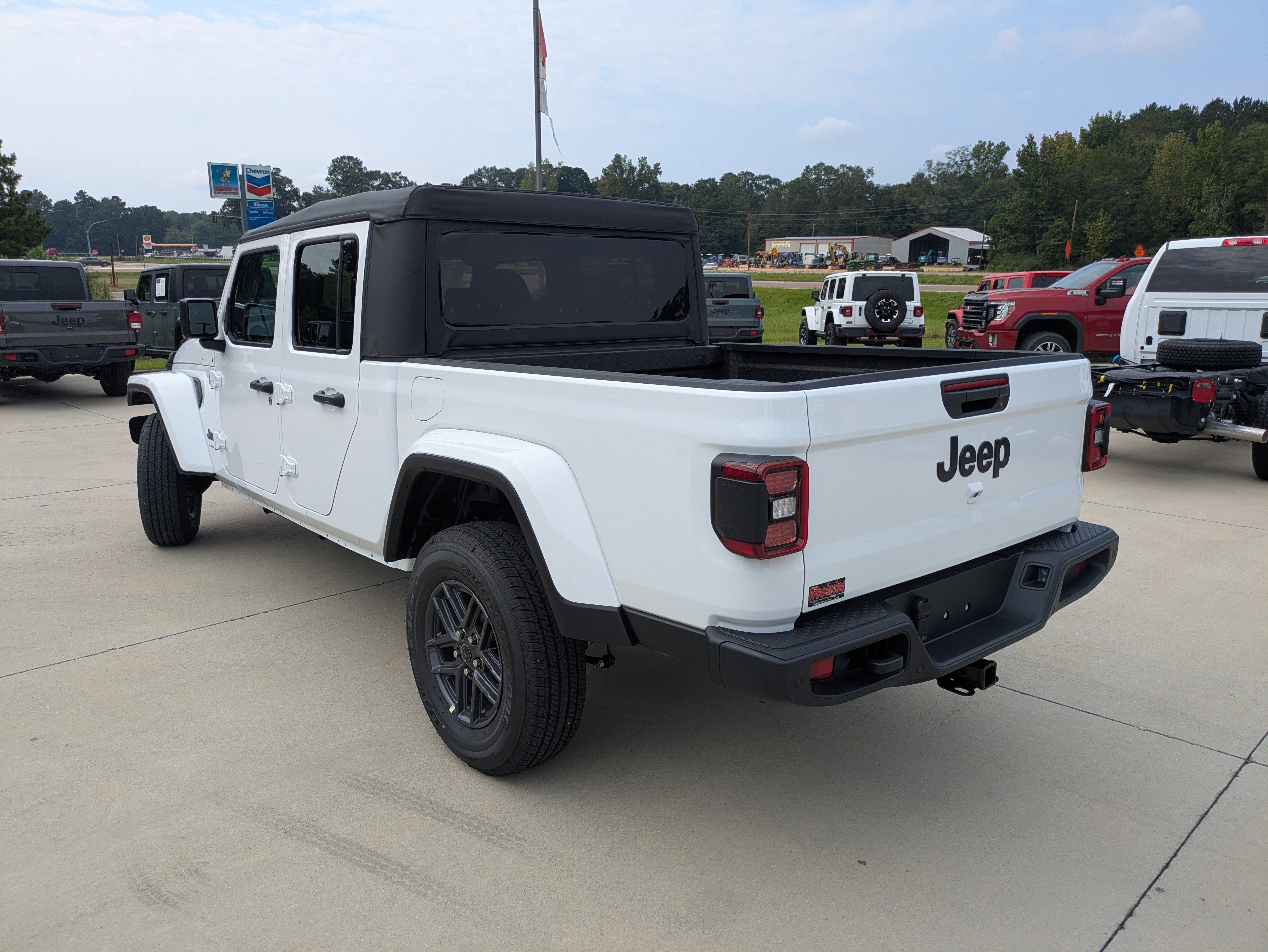New 2025 Jeep Gladiator Sport image 6