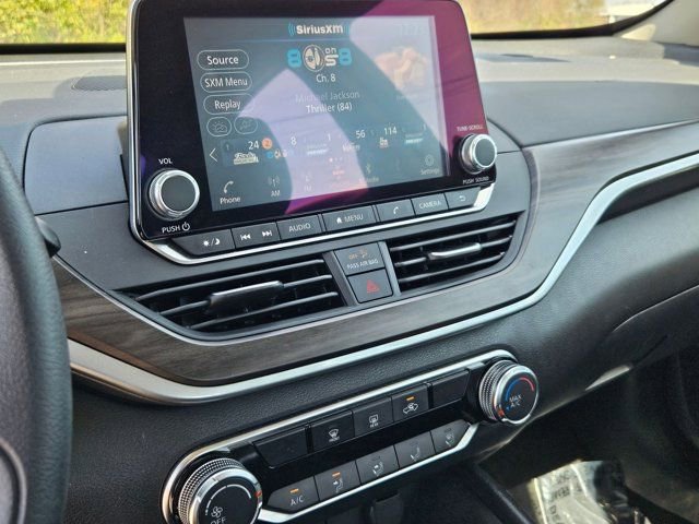 Used 2025 Nissan Altima 2.5 SV image 17