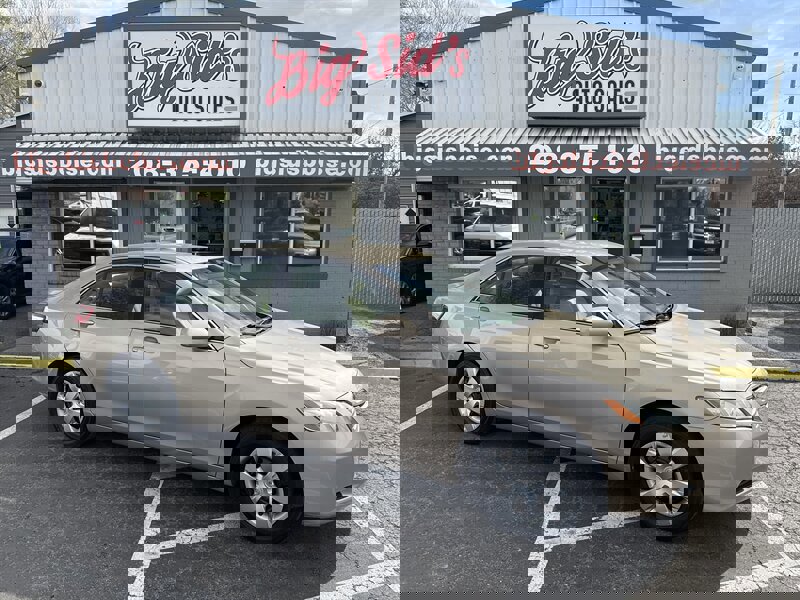 Used 2009 Toyota Camry LE FWD image 1