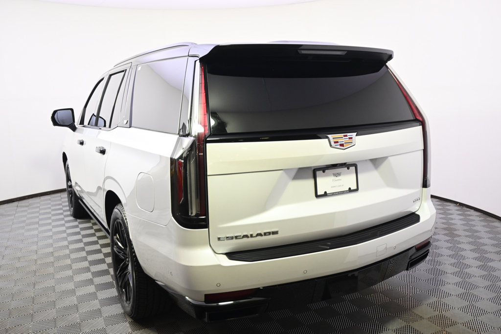 Used 2023 Cadillac Escalade Sport Platinum w/ Heavy-Duty Trailer Package AWD/4WD image 4