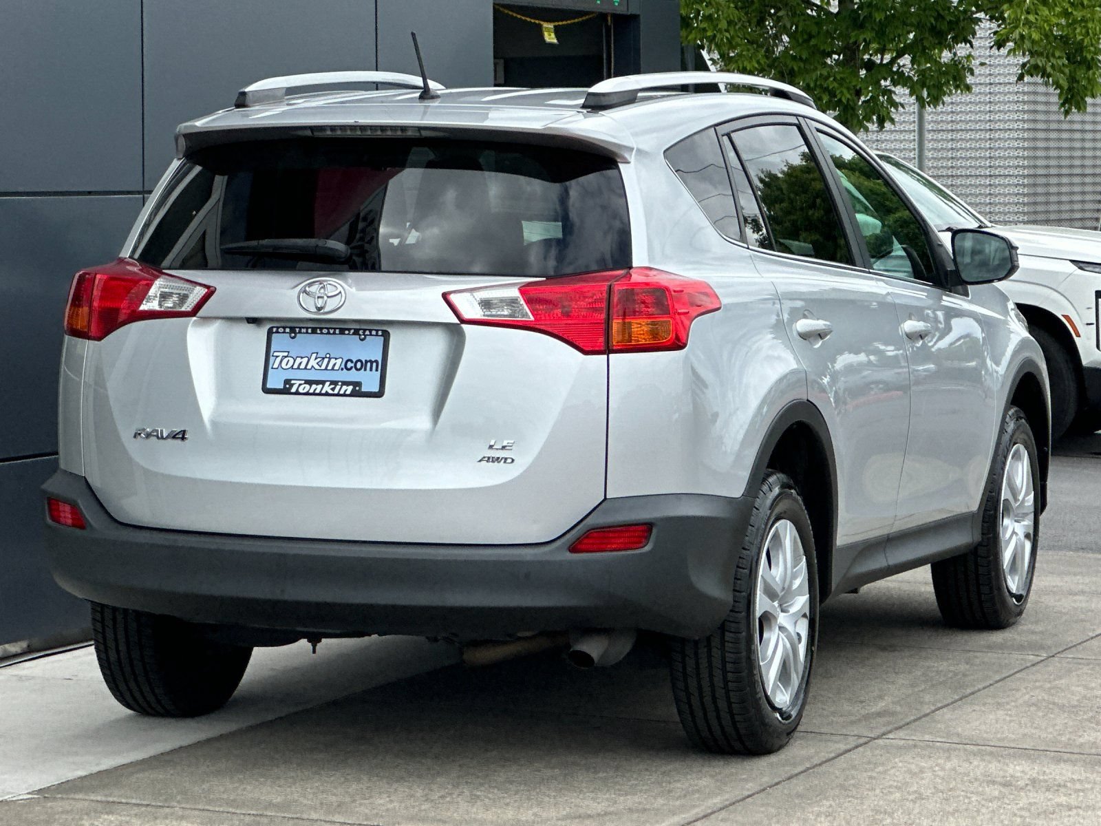 Used 2013 Toyota RAV4 LE AWD/4WD image 3