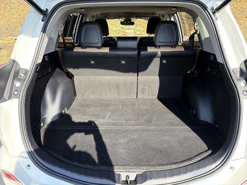 Used 2018 Toyota RAV4 Limited image 23