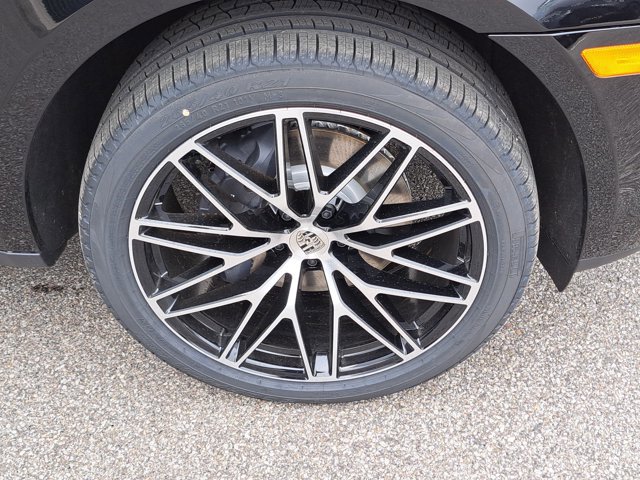 Used 2026 Porsche Macan AWD/4WD image 14