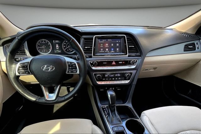 Used 2018 Hyundai Sonata SEL w/ Tech Package 04 FWD image 9