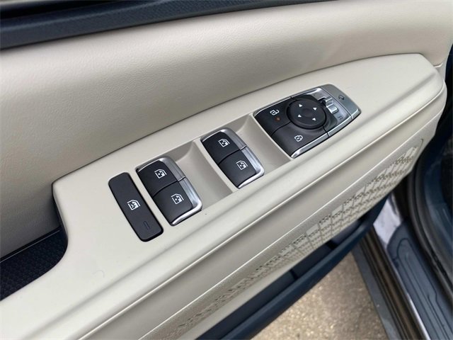 Used 2025 Kia Carnival EX image 14