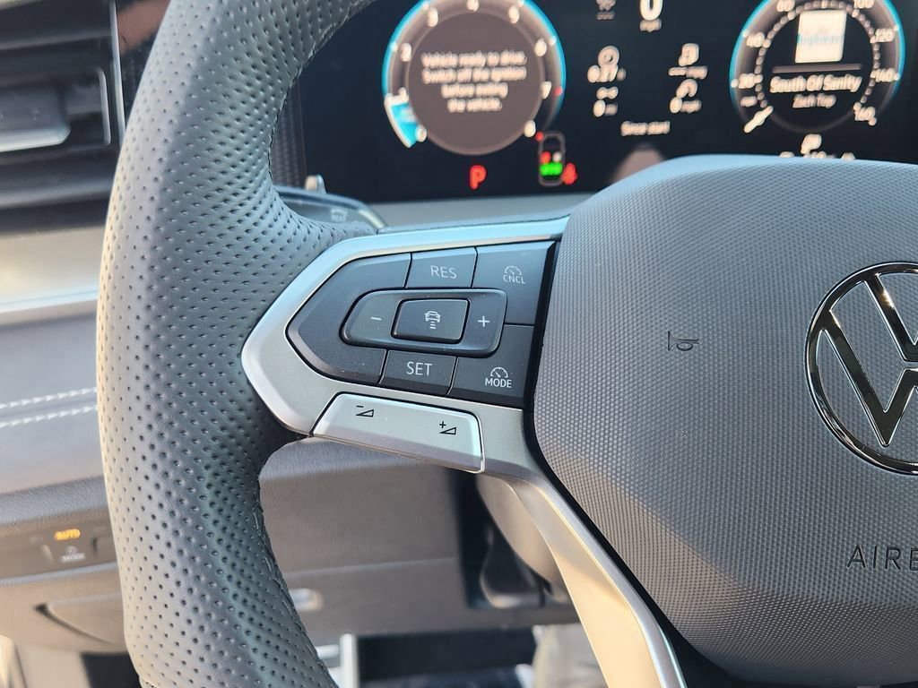 New 2026 Volkswagen Tiguan SE R-Line image 17