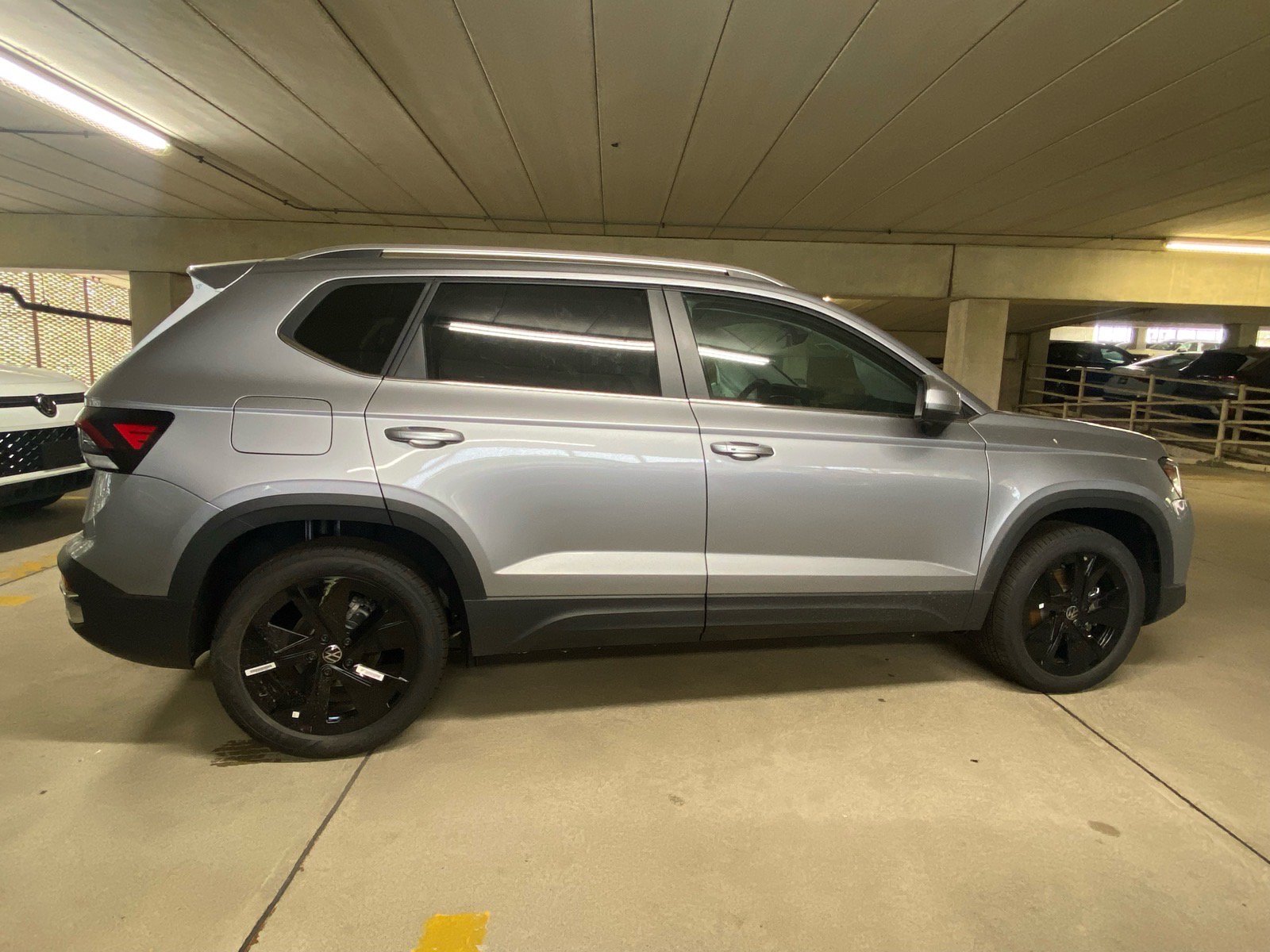 New 2026 Volkswagen Taos SE FWD image 2