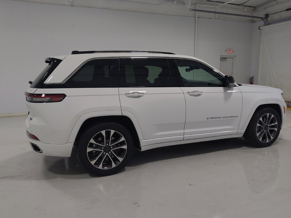 Used 2022 Jeep Grand Cherokee Overland w/ Luxury Tech Group IV AWD/4WD image 10