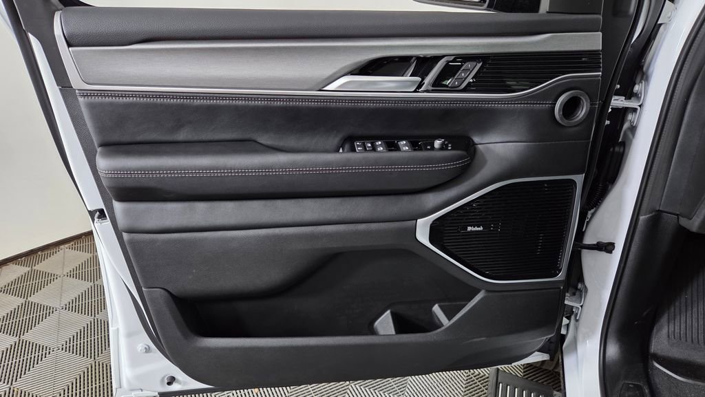 New 2025 Jeep Wagoneer Series III image 12