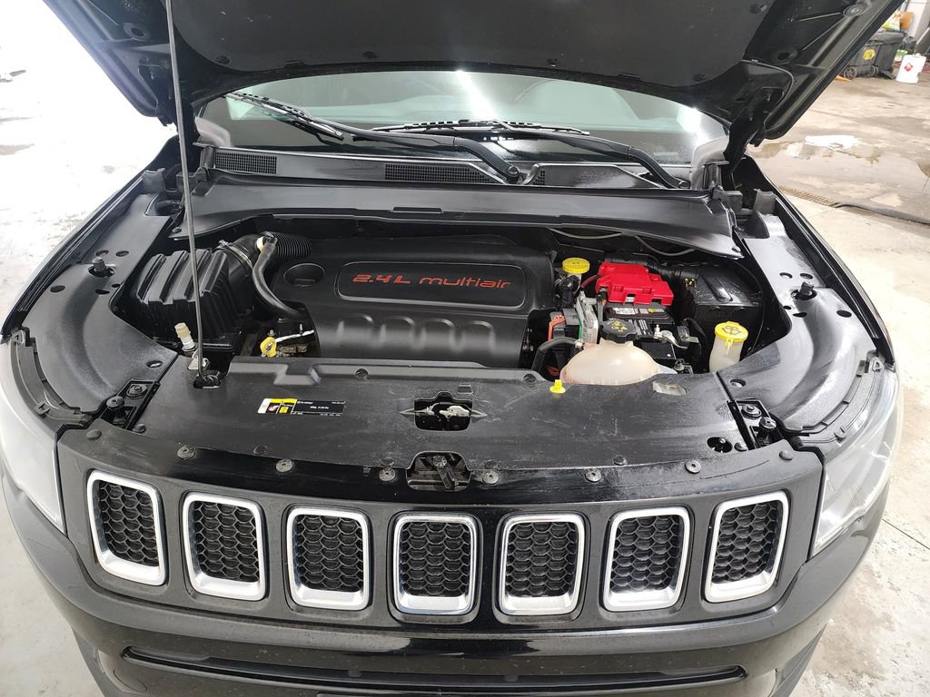 Used 2019 Jeep Compass Latitude image 32