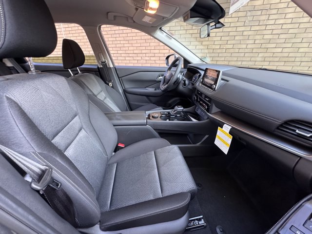 New 2025 Nissan Rogue SV image 9