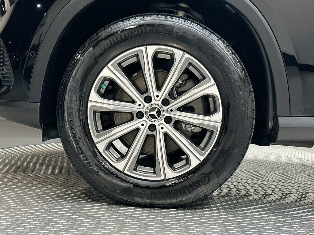 Used 2025 Mercedes-Benz GLC 300 4MATIC image 17