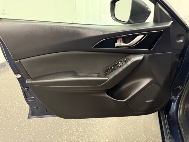 Used 2015 MAZDA MAZDA3 i Touring w/ Technology Package FWD image 10