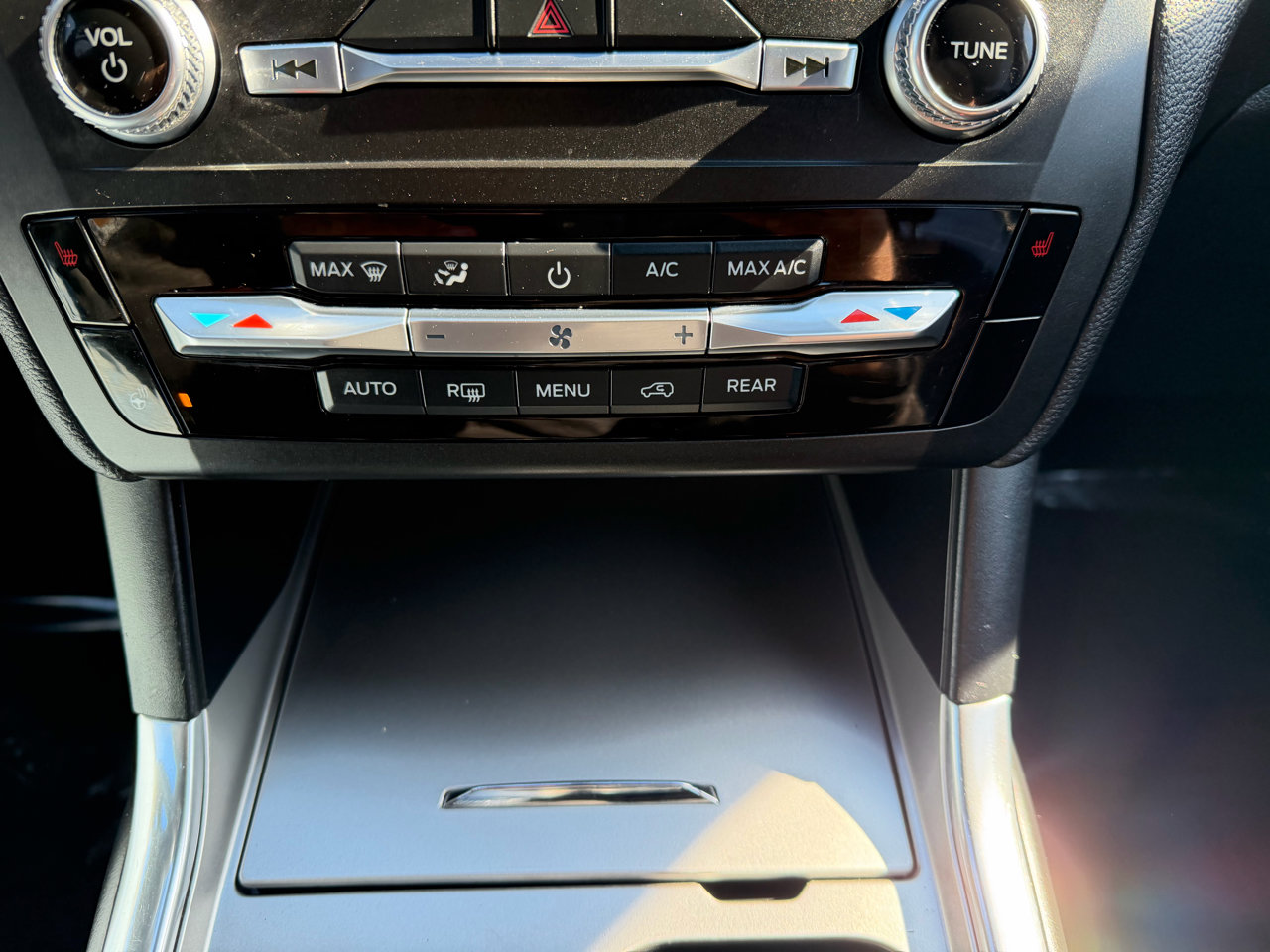 Used 2020 Ford Explorer XLT w/ Equipment Group 202A image 16