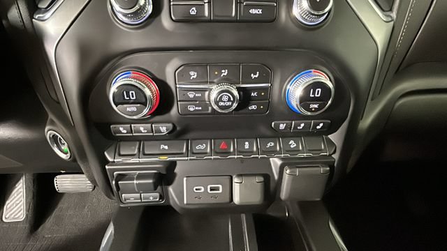 Used 2023 GMC Sierra 3500 SLT w/ SLT Premium Package AWD/4WD image 22