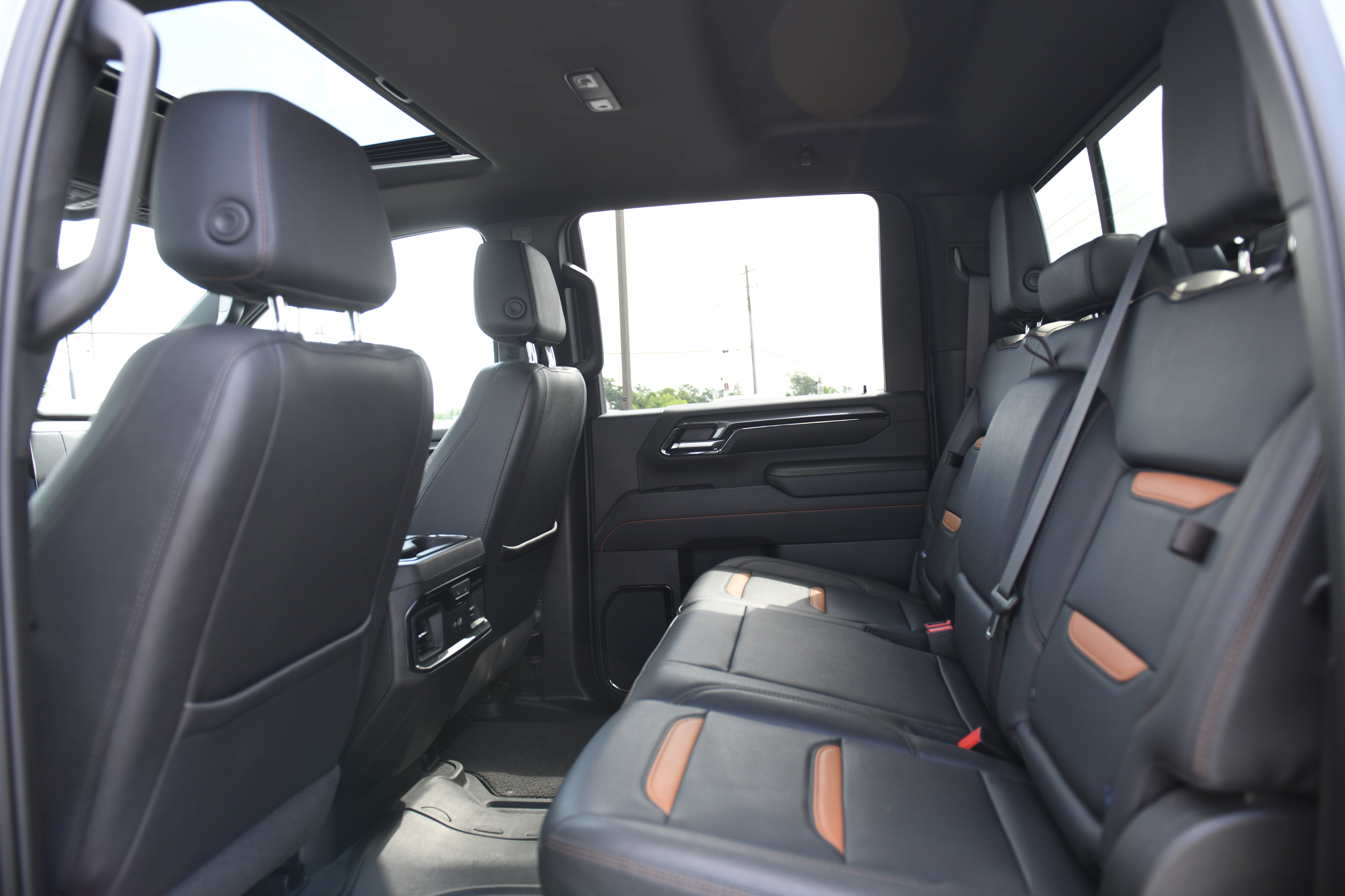 Used 2024 GMC Sierra 2500 AT4 w/ AT4 Premium Plus Package AWD/4WD image 15