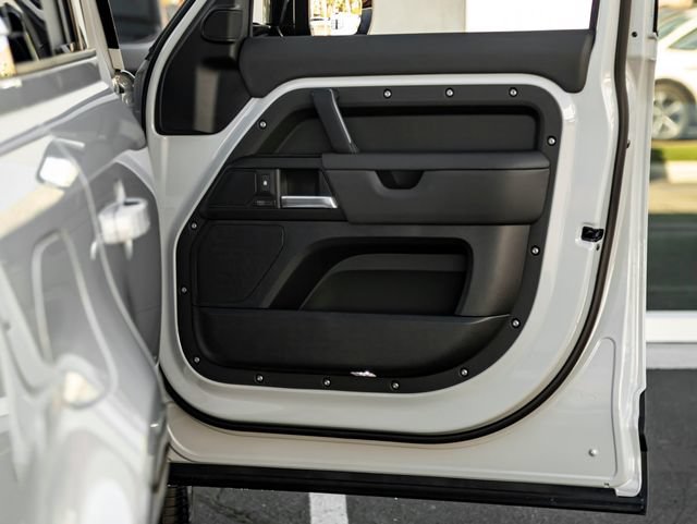 New 2026 Land Rover Defender 110 X AWD/4WD image 31