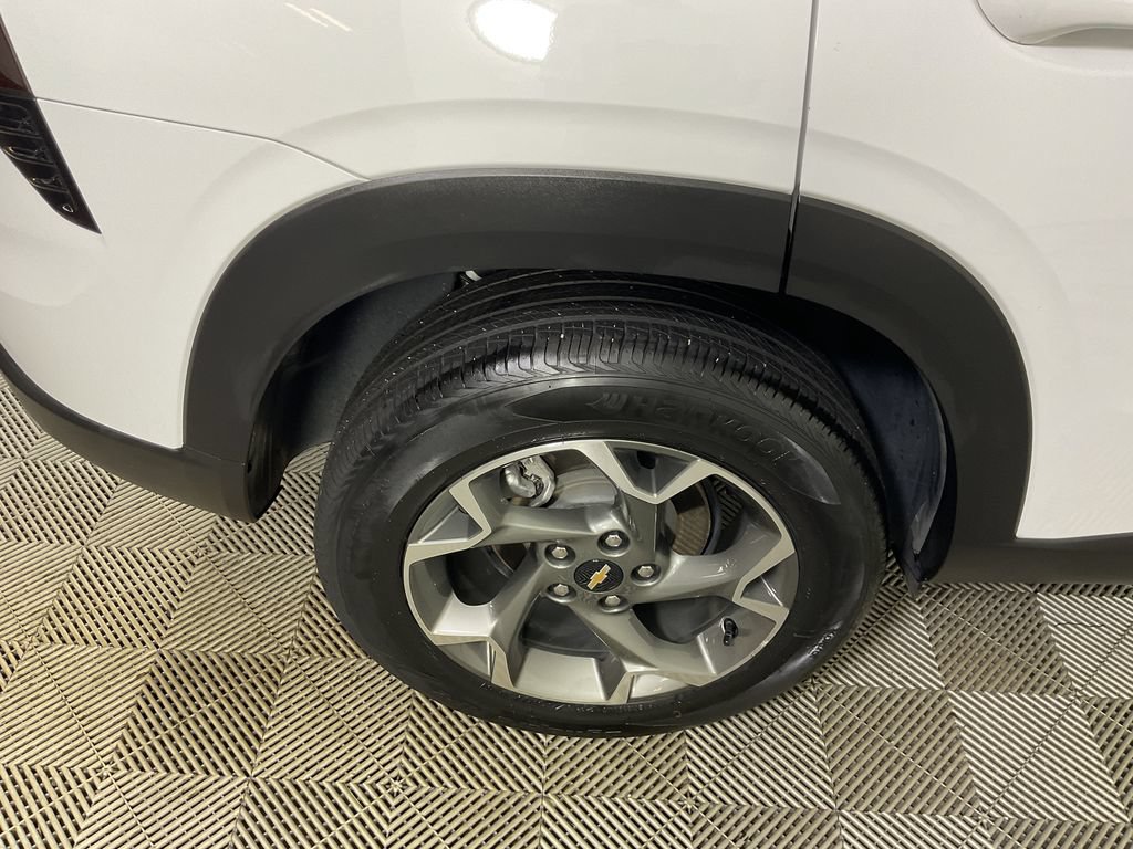 Used 2025 Chevrolet Trax LT FWD image 10