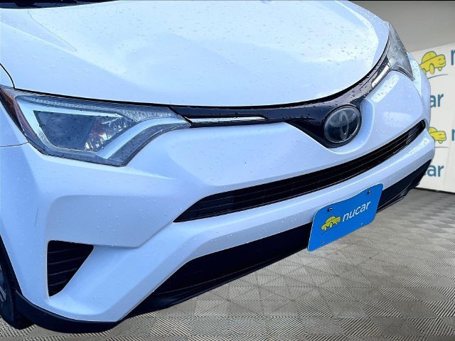 Used 2018 Toyota RAV4 LE AWD/4WD image 29