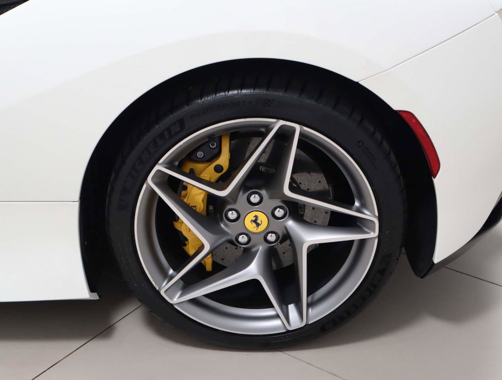 Used 2021 Ferrari F8 Tributo image 19