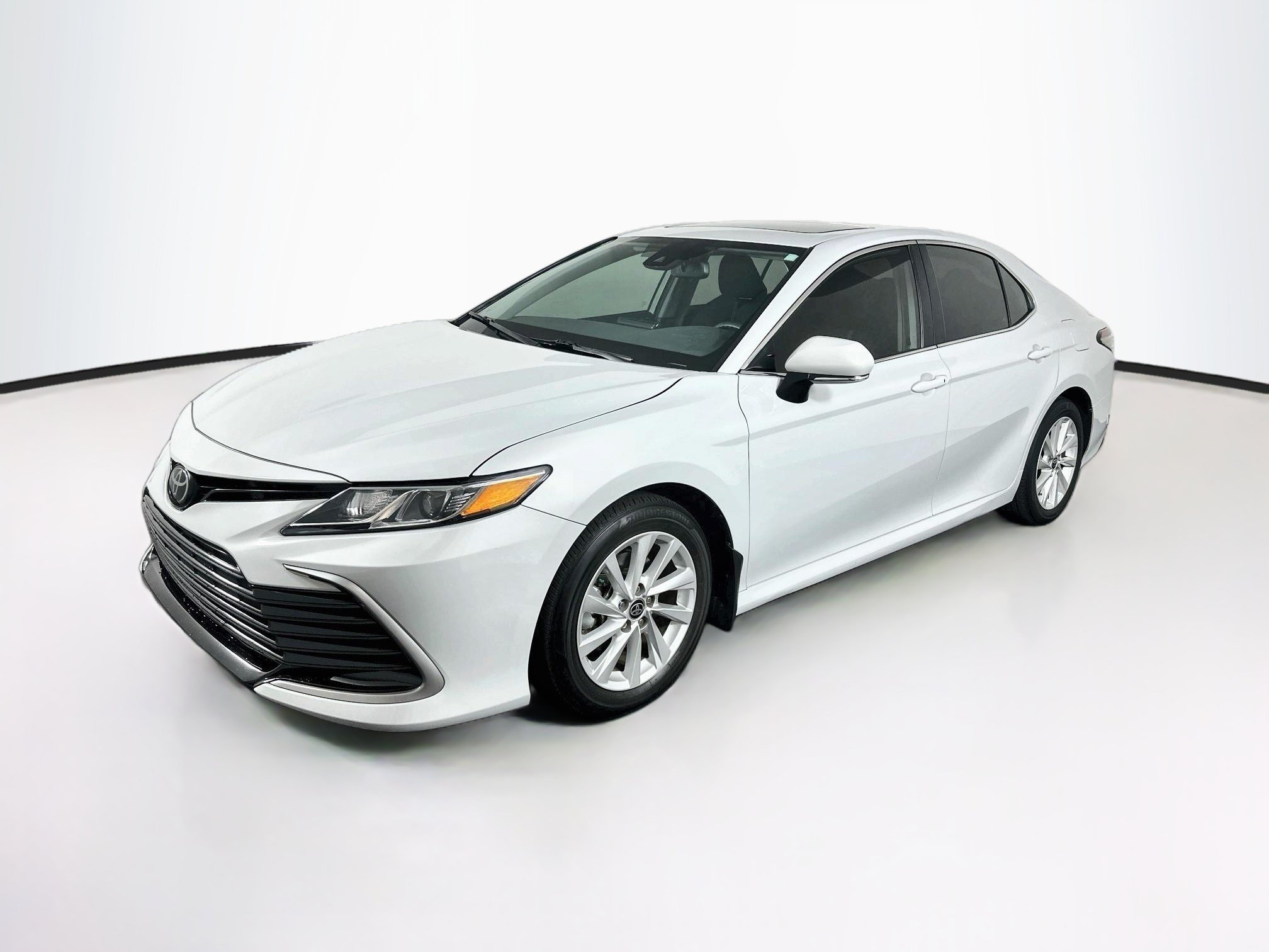 Used 2024 Toyota Camry LE w/ Convenience Package FWD image 3