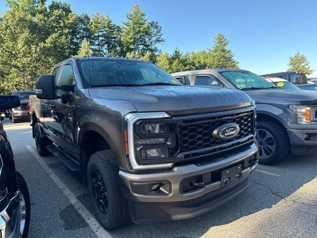Used 2023 Ford F250 XLT w/ XLT Premium Package AWD/4WD image 3