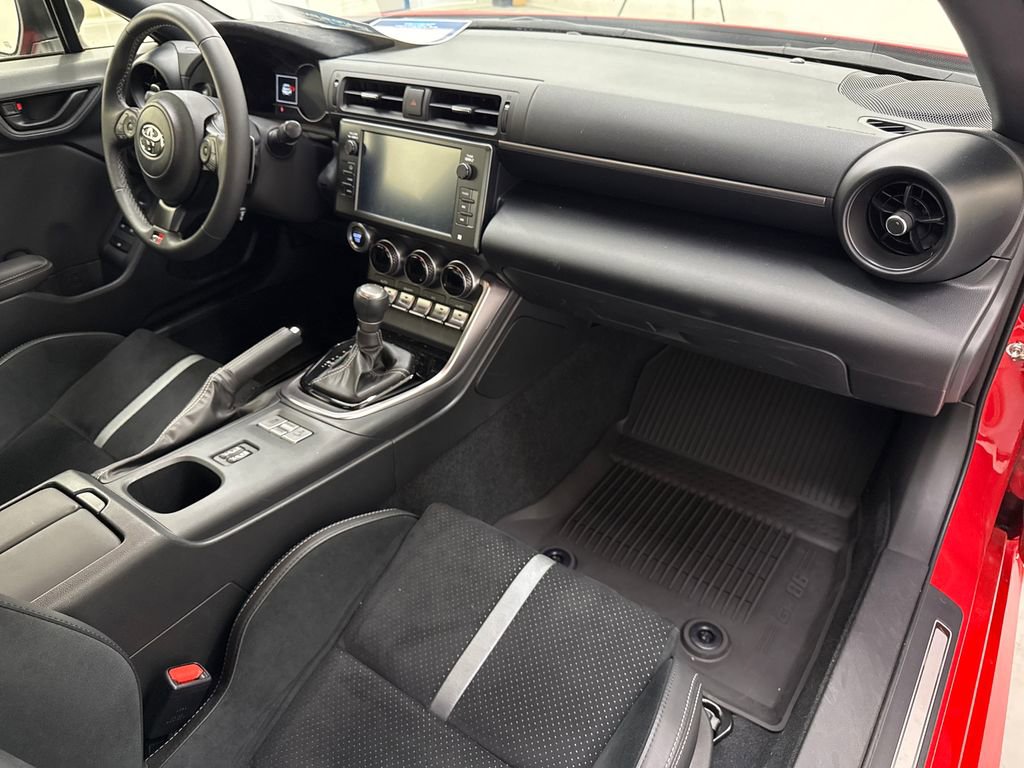 Used 2025 Toyota GR86 Premium w/ ALL Weather Mat Package (TMS) RWD image 21