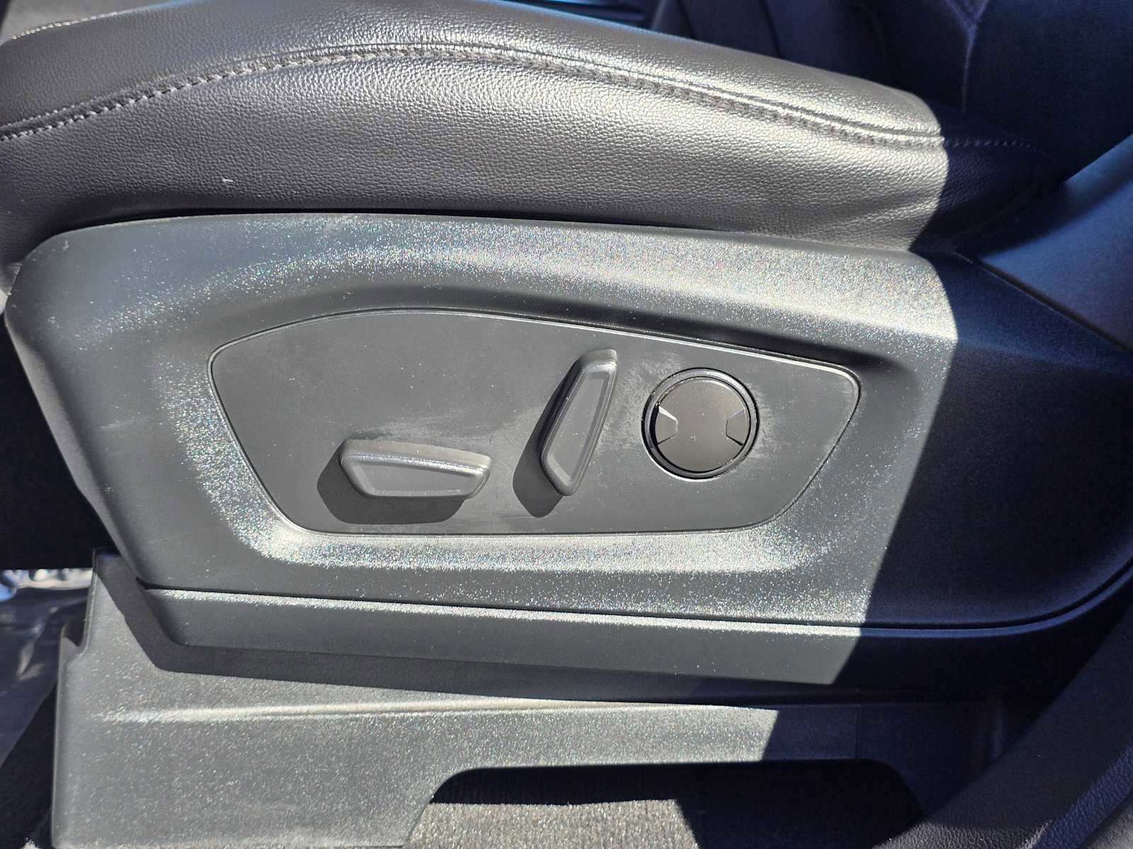 Used 2023 Ford Explorer Limited w/ Equipment Group 301A image 26