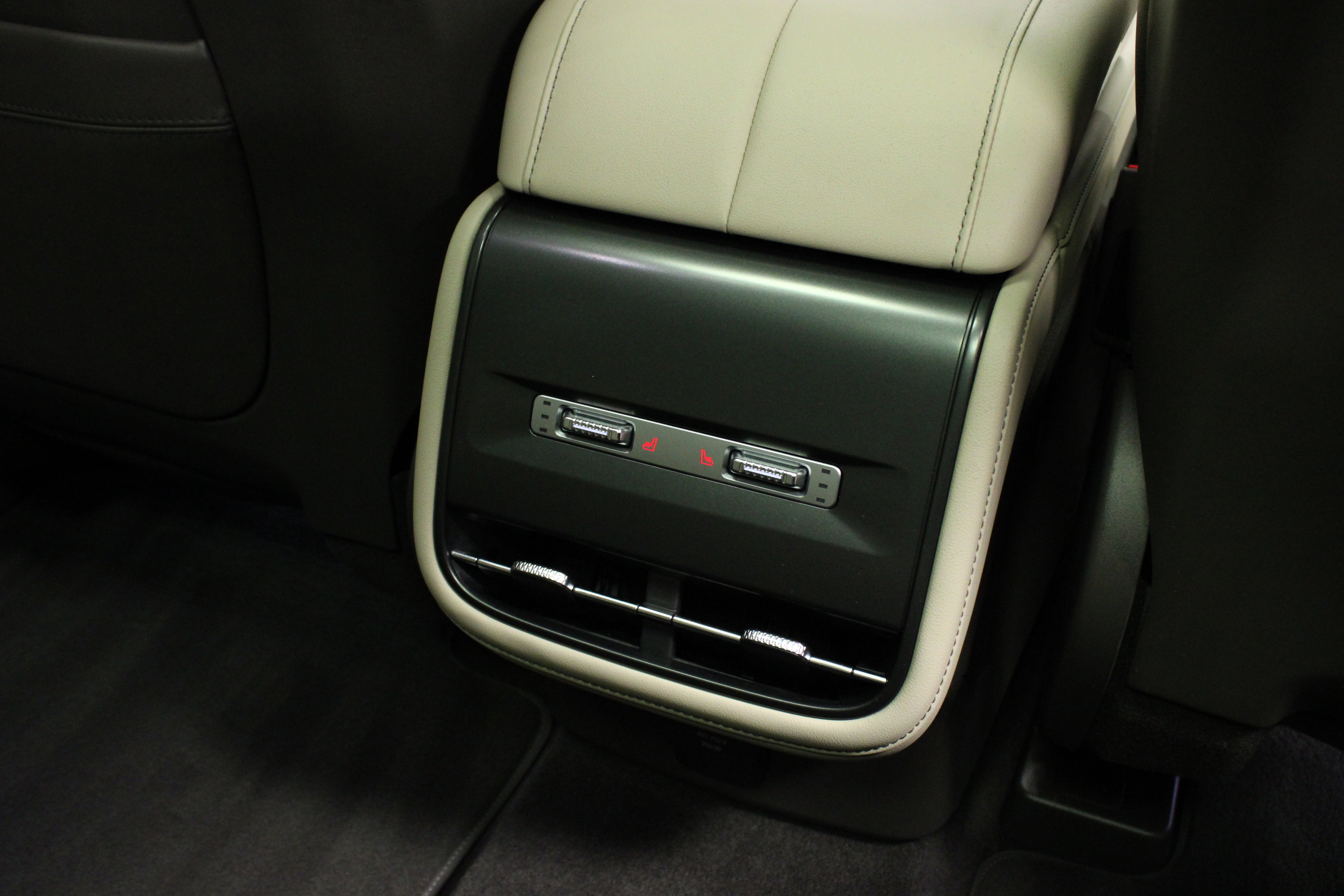 Used 2024 Lincoln Nautilus Reserve w/ Equipment Group 202A image 18