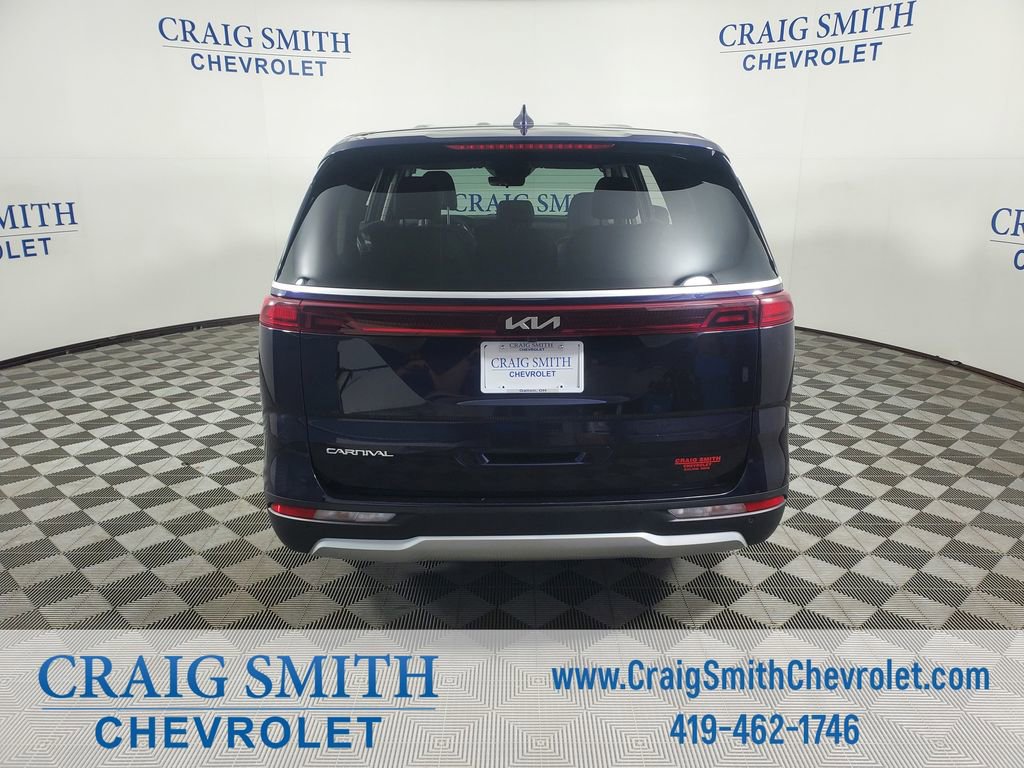 Used 2024 Kia Carnival LX FWD image 4