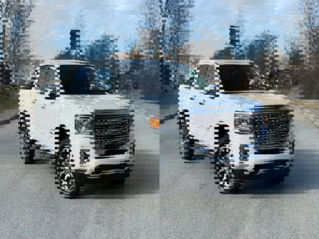 Used 2022 GMC Canyon Denali image 2