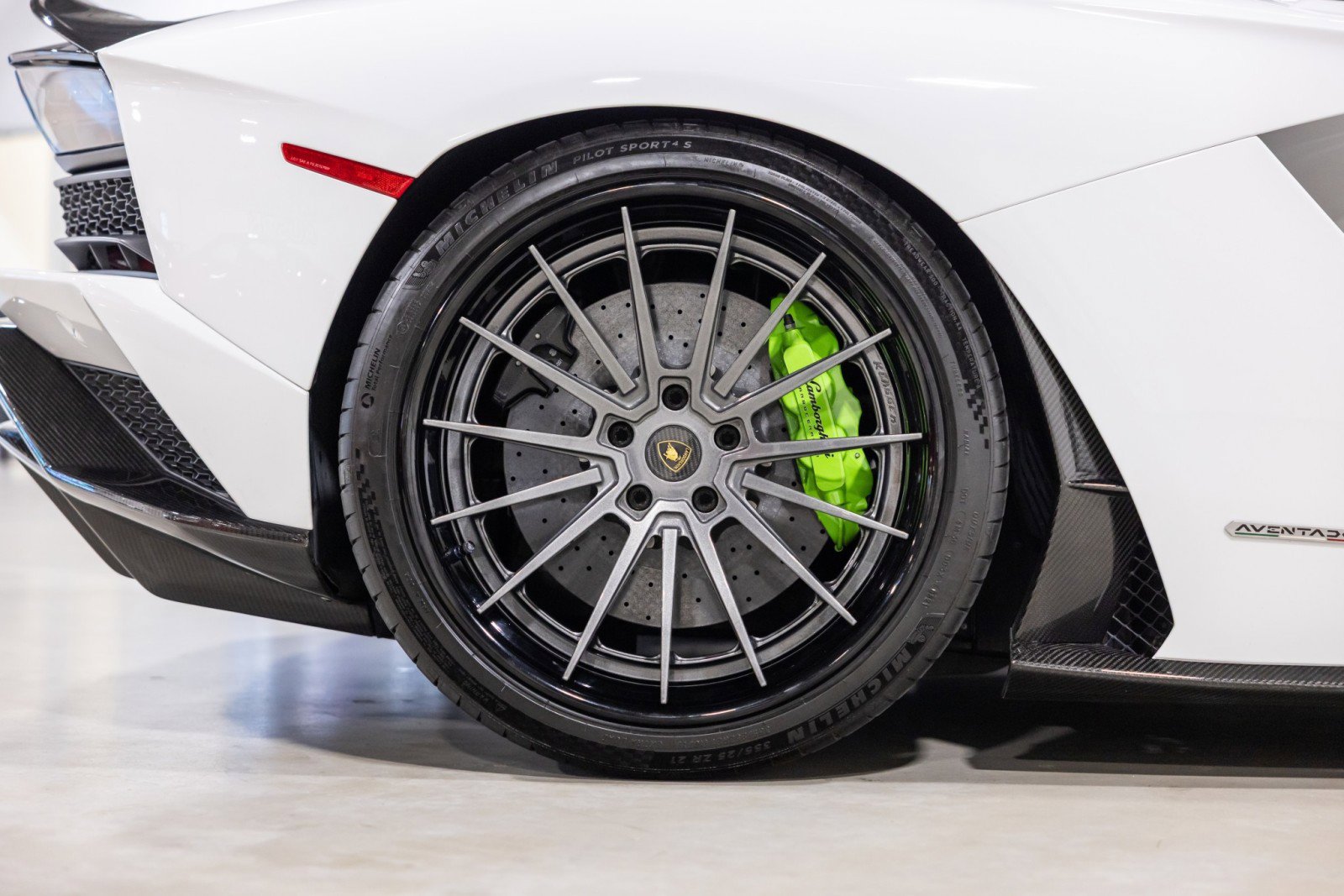 Used 2019 Lamborghini Aventador S image 30