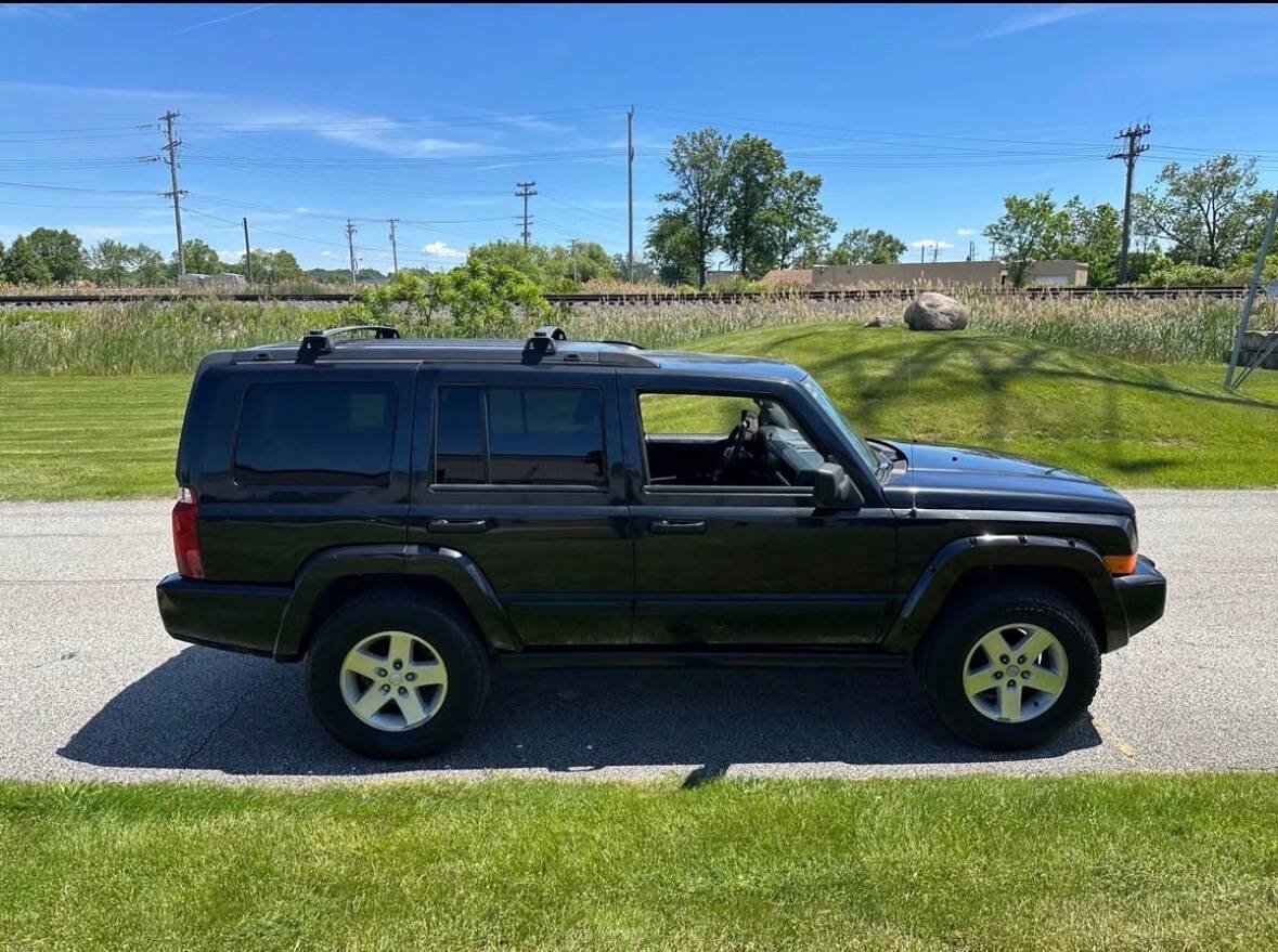 Used 2008 Jeep Commander Sport AWD/4WD image 4
