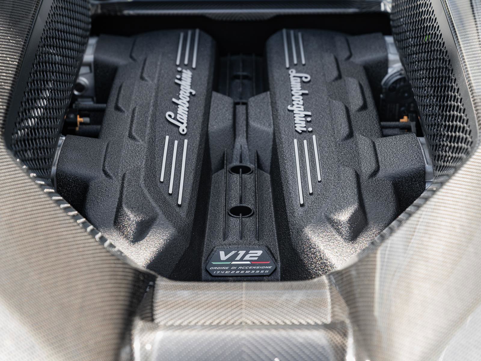 Used 2024 Lamborghini Revuelto image 34