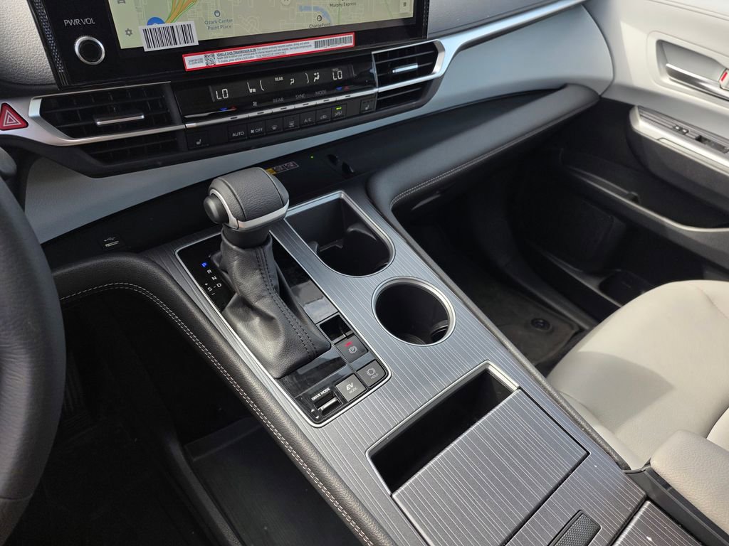 Used 2025 Toyota Sienna XLE w/ XLE Plus Package image 20