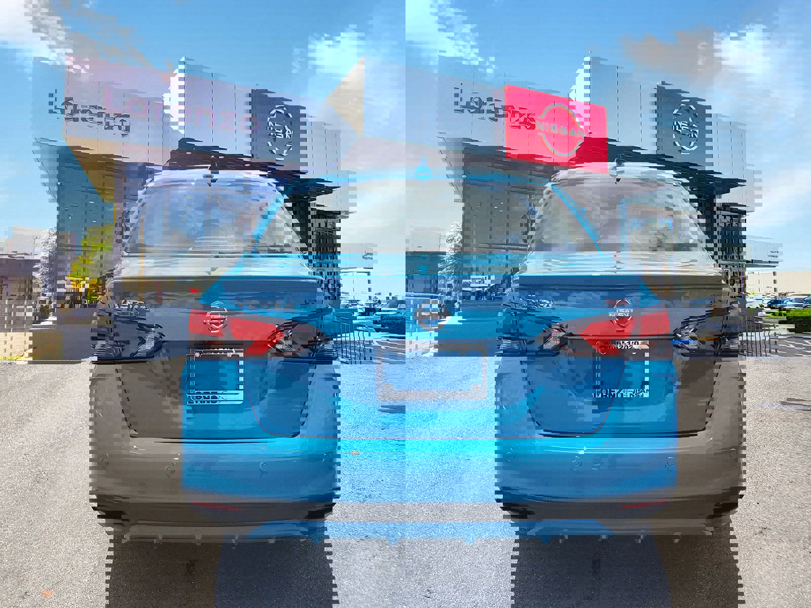 New 2025 Nissan Versa SR w/ Trunk Package image 5