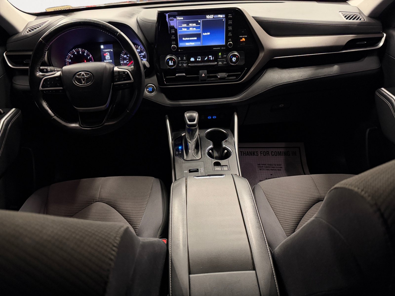 Used 2022 Toyota Highlander LE FWD image 3