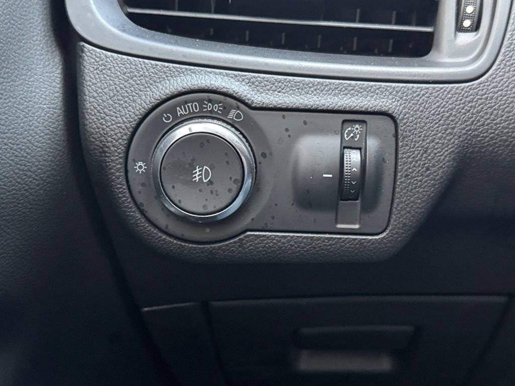 Used 2020 Buick Envision Essence image 18