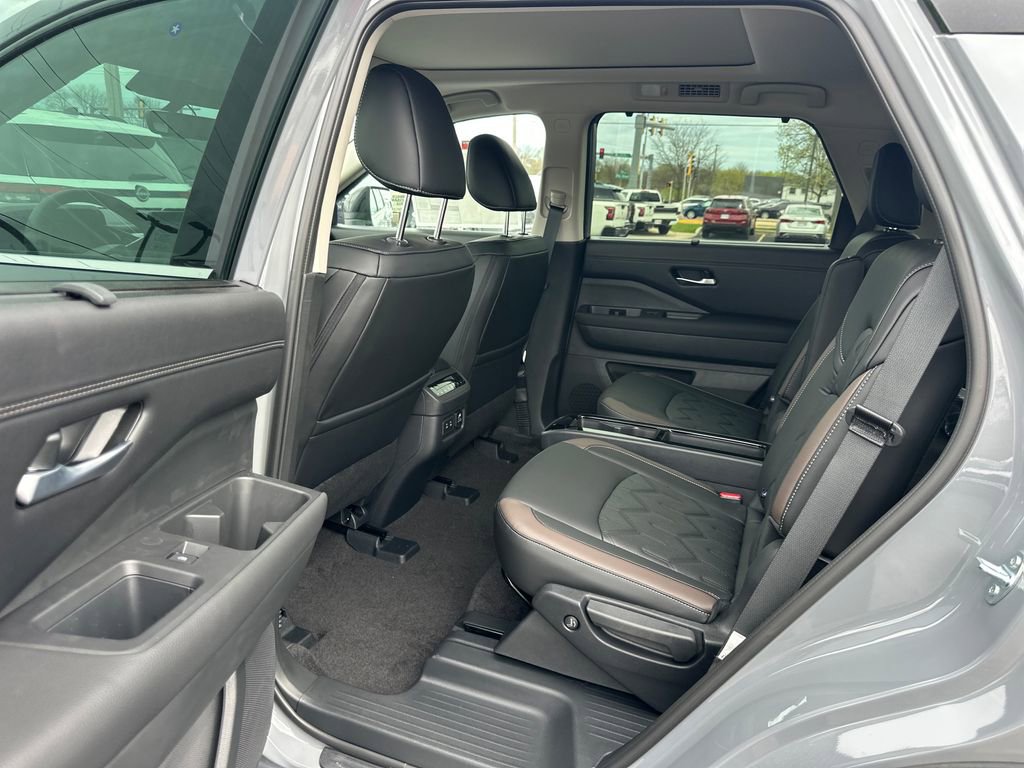 New 2026 Nissan Pathfinder Platinum AWD/4WD image 13