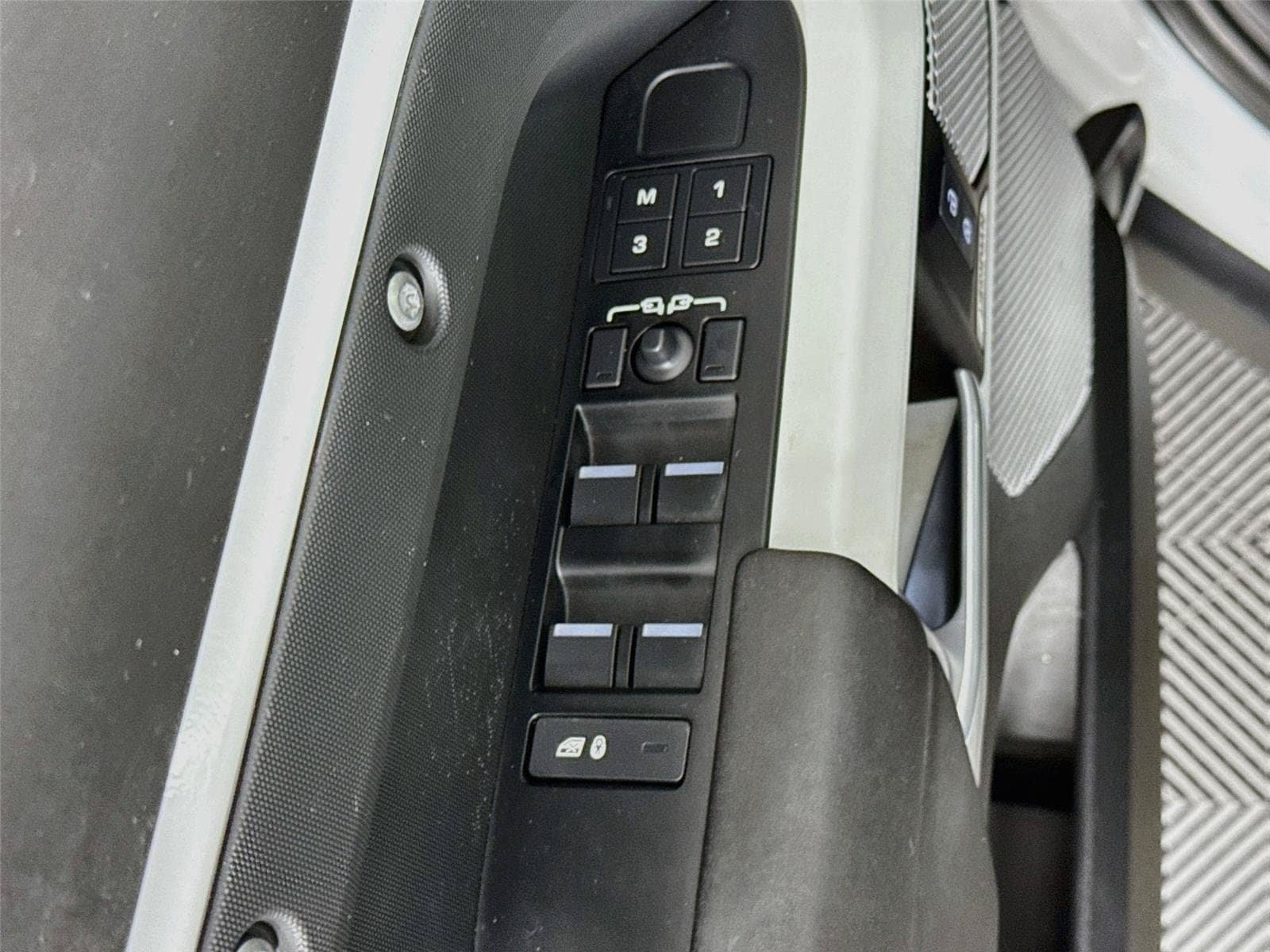 Used 2024 Land Rover Defender 130 S AWD/4WD image 20